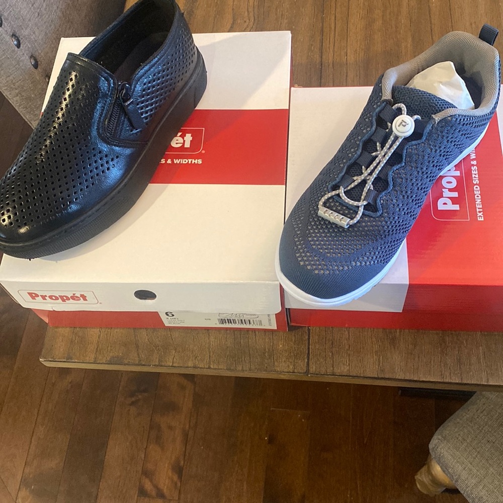 Propet bundle women’s shoes/sneakers size 6. New in box